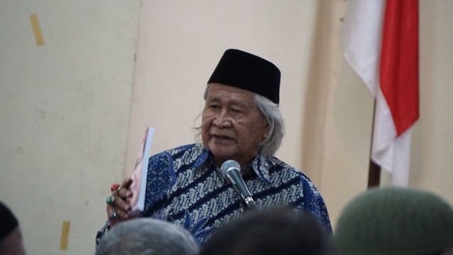Ridwan Saidi saat berorasi politik. Foto: Puti Cinintya Arie Safitri/kumparan
