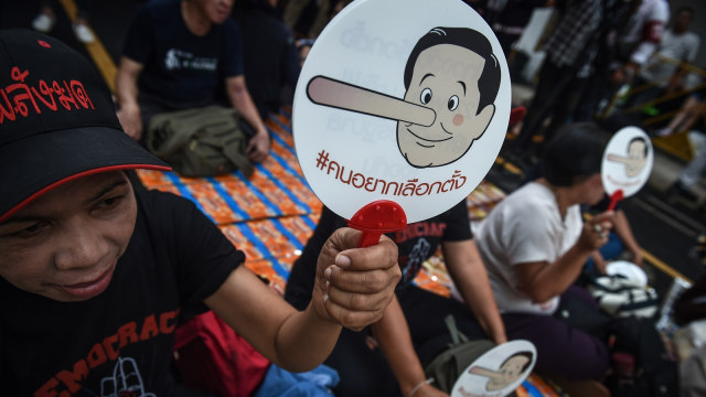 Aksi unjuk rasa di Thailand. (Foto: AFP/Lillian Suwanrumpha)