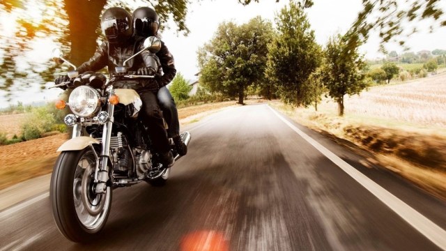 Ilustrasi Mengendarai Sepeda Motor (Foto: dok. Bosch)