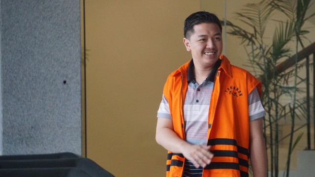 Adriatma usai jalani pemeriksaan di Gedung KPK. (Foto: Fanny Kusumawardhani/kumparan)
