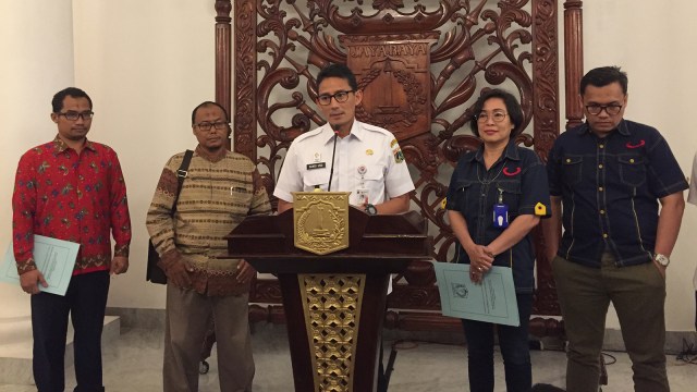 Sandi bersama Marina, mantan Dirut Dharma Jaya (Foto: Moh Fajri/kumparan)