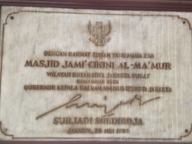 Plakat dari Masjid Jami' Cikini Al Ma'mur (Foto: Yuana Fatwallah/kumparan)