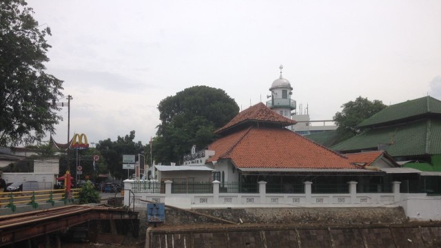 Tampak luar Masjid Jami' Cikini Al Ma'mur (Foto: Yuana Fatwallah/kumparan)