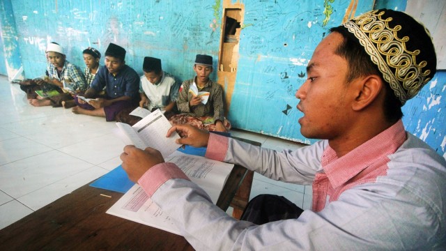 Pengajian kitab salaf di pesantren. (Foto: ANTARA FOTO/Moch Asim)