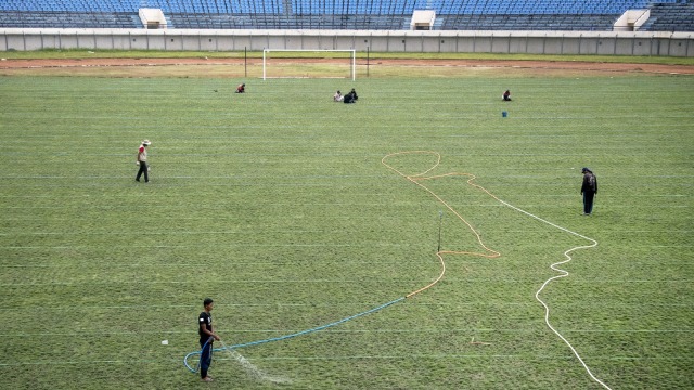 Renovasi di Stadion Si Jalak Harupat. (Foto: ANTARA FOTO/Novrian Arbi)