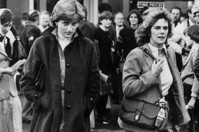 Putri Diana & Camilla Parker Bowles (Foto: Instagram @fotografie_della_storia)