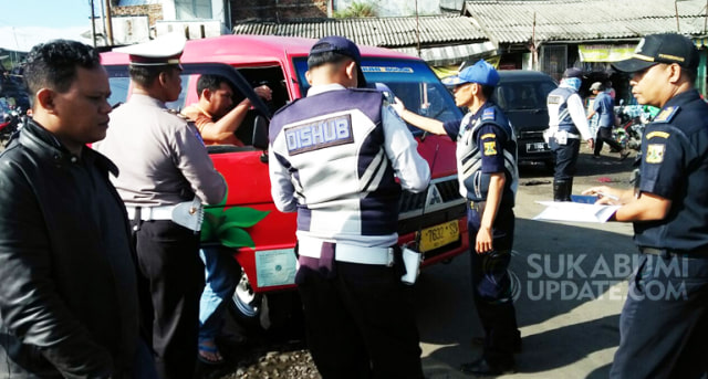 Petugas Gabungan Periksa Kelayakan Angkutan Umum di Terminal Cibadak Sukabumi
