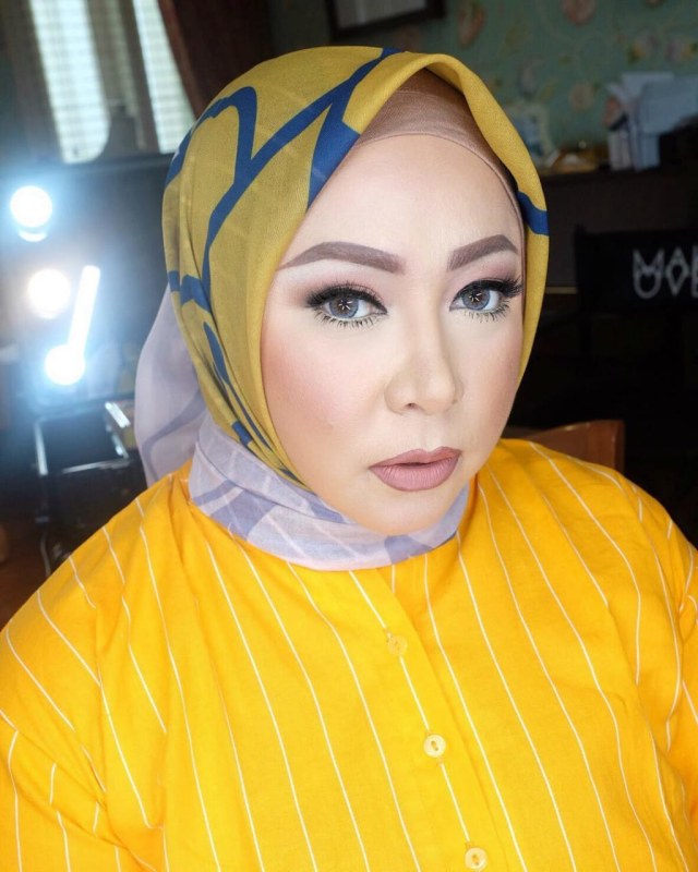 10 Artis yang Pilih Pindah Keyakinan demi Pasangan (3)