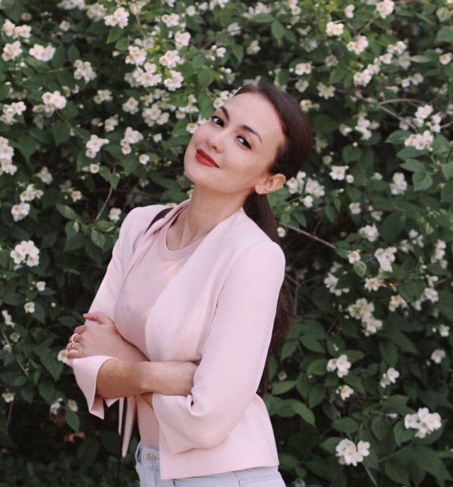 10 Artis yang Pilih Pindah Keyakinan demi Pasangan (5)