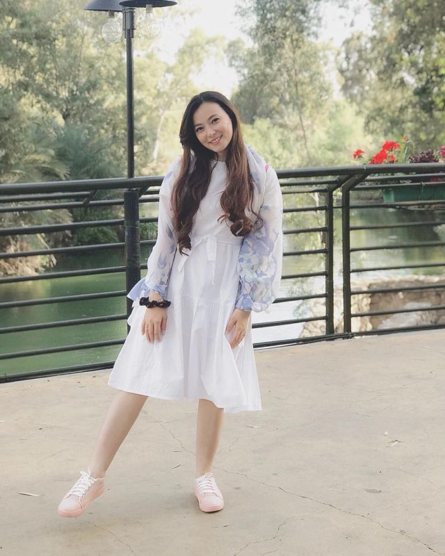 10 Artis yang Pilih Pindah Keyakinan demi Pasangan (6)