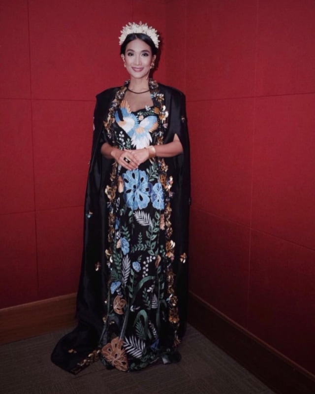 10 Artis yang Pilih Pindah Keyakinan demi Pasangan (7)