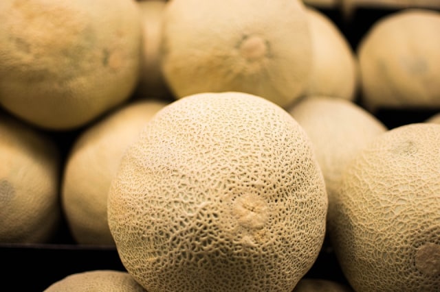 Ketuk permukaan melon