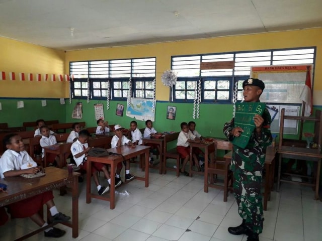 Prajurit Yonif Para Raider 501 Kostrad Menjadi Guru di Perbatasan (1)