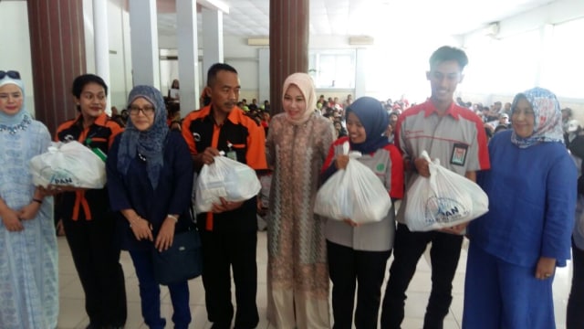 PIA FPAN DPR Bagikan 1000 Paket Sembako 