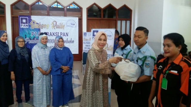 PIA FPAN DPR Bagikan 1000 Paket Sembako  (1)