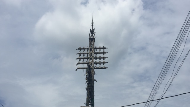 Tiang Telepon Peninggalan Belanda di Depok (Foto: Soejono Eben Saragih/kumparan)