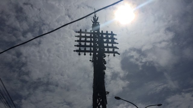 Tiang Telepon Peninggalan Belanda di Depok (Foto: Soejono Eben Saragih/kumparan)