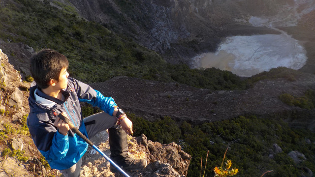 Pendaki di puncak Gunung Ciremai (Foto: Flickr/anang maruf)