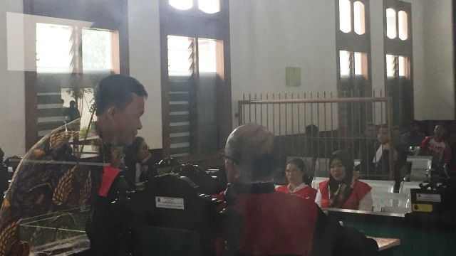 Sidang kasus video porno anak di PN Bandung (Foto: Iqbal Tawakal/kumparan)