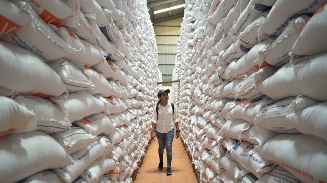 Gudang Pengadaan Bulog di Karawang, Jawa Barat (Foto: Abdul Latif/kumparan)