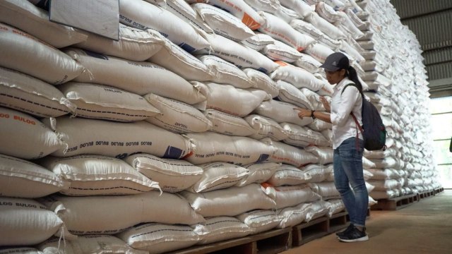 Gudang Pengadaan Bulog di Karawang, Jawa Barat (Foto: Abdul Latif/kumparan)