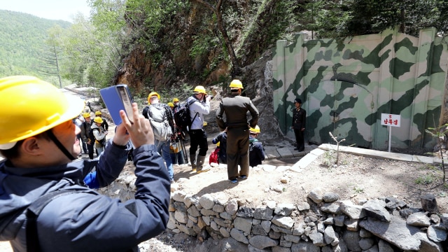 Terowongan Nuklir Korut Dihancurkan (Foto: News1/Pool via REUTERS)
