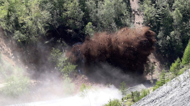 Terowongan Nuklir Korut Dihancurkan (Foto: News1/Pool via REUTERS)