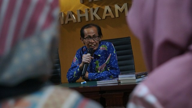 Mantan Hakim Agung Artidjo Alkostar. (Foto:  Fanny Kusumawardhani/kumparan)