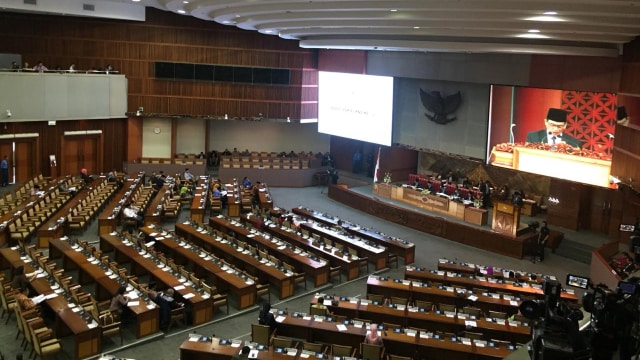 Rapat paripurna pengesahan RUU Antiterorisme. (Foto: Ricad Saka/kumparan)