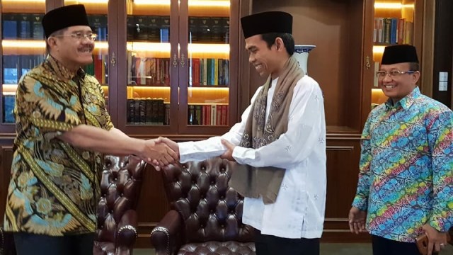 Ustaz Somad ceramah di Mahkamah Agung (Foto: Facebook Ustaz Somad)