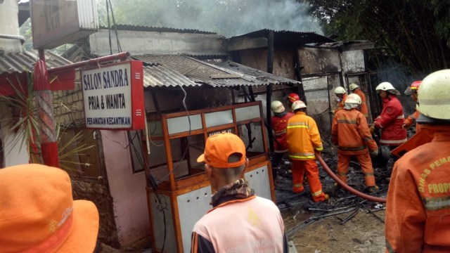 Petugas berhasil memadamkan api. (Foto: Twitter @BPBDJakarta)