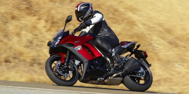 Ilustrasi kelengkapan pengendara sepeda motor (Foto: dok. Motosport)