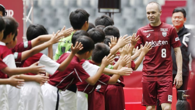 Andres Iniesta diperkenalkan Vissel Kobe (Foto: REUTERS/Toru Hanai)