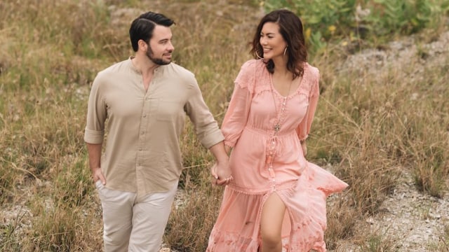 Aline Adita dan suami. (Foto: Instagram @aline_adita)