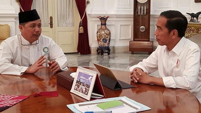 Usamah Hisyam dan Presiden Jokowi. (Foto: Dok. usamahhisyam.com)