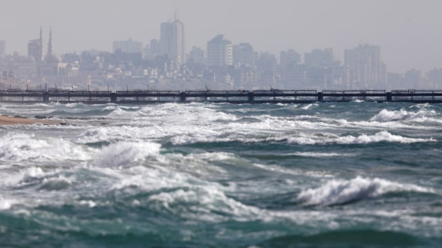 Israel bangun pembatas di perairan Gaza (Foto: REUTERS/Amir Cohen)