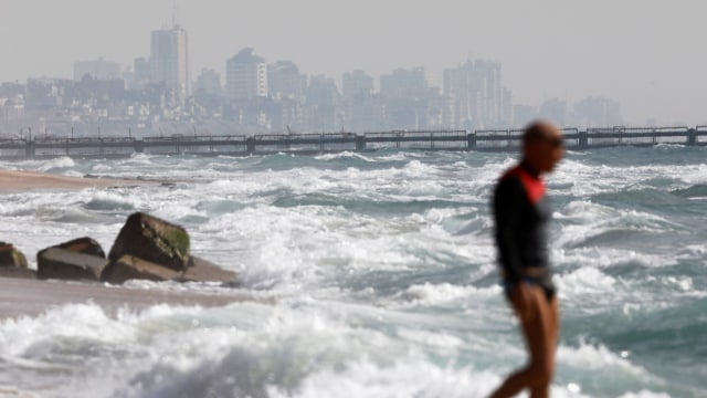 Israel bangun pembatas di perairan Gaza (Foto: REUTERS/Amir Cohen)