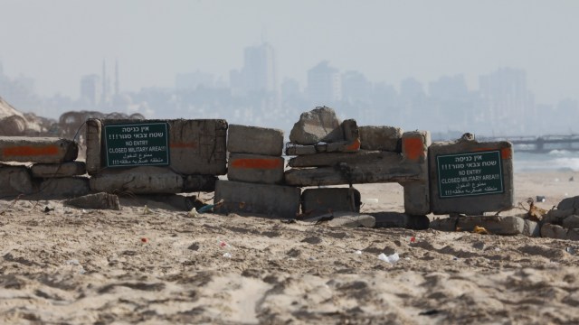 Israel bangun pembatas di perairan Gaza (Foto: REUTERS/Amir Cohen)