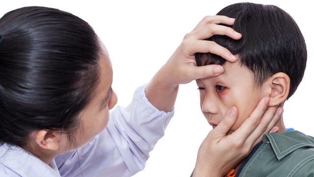 Ilustrasi anak sakit mata.  Foto: Thinkstock