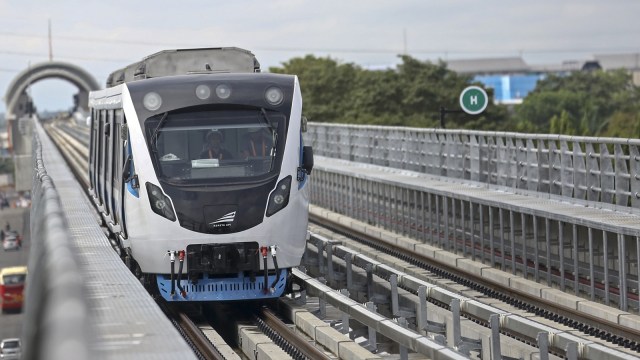 Uji coba LRT Palembang (Foto: ANTARA FOTO/Nova Wahyudi)
