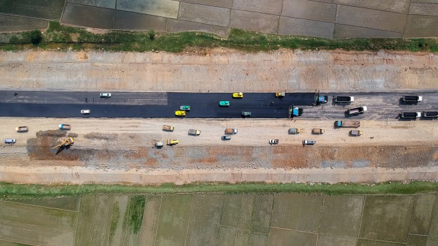 Pembangunan tol trans Jawa Pantura Foto: ANTARA FOTO/Harviyan Perdana Putra