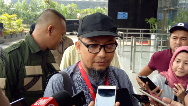 Novel Baswedan sambangi KPK (Foto: Aprilandika Pratama/kumparan)