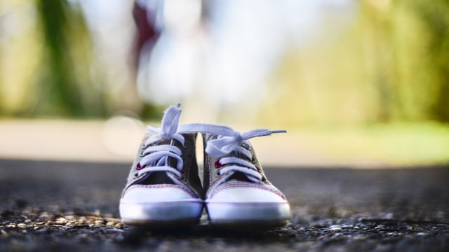 Ilustrasi sepatu anak (Foto: Pixabay)