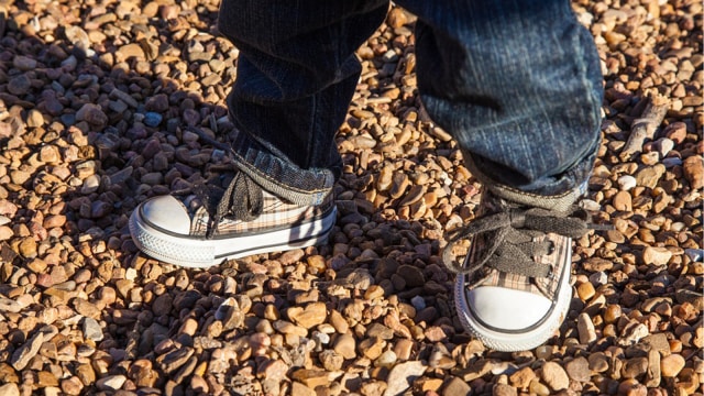 Ilustrasi sepatu anak (Foto: Pixabay)