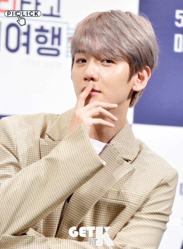 Kocaknya Baekhyun 'EXO' reka Ulang Foto Lama, Langsung Jadi Meme di Twitter!