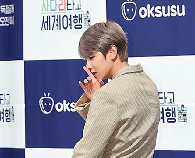 Kocaknya Baekhyun 'EXO' reka Ulang Foto Lama, Langsung Jadi Meme di Twitter! (2)