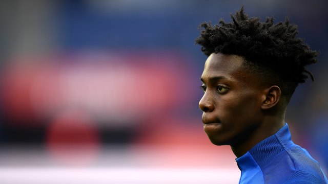 Ekspresi Timothy Weah saat menjalani pemanasan. (Foto: Franck Fife/AFP)