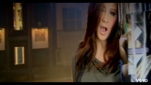 Audy Item di video klip 'Dibalas dengan Dusta' (Foto: Youtube/AudyVevo)