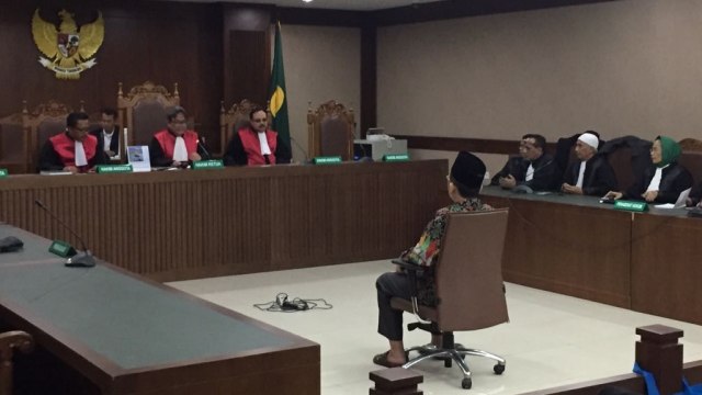 Sidang putusan Alfian Tanjung di PN Jakpus (Foto: Fachrul Irwinsyah/kumparan)