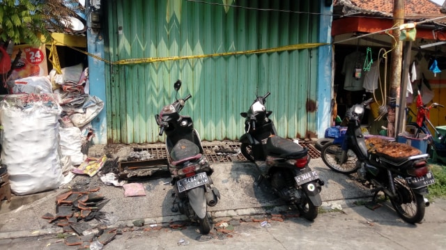 Kebakaran di Jalan Kebalen Kulon 2, Surabaya. (Foto: Phaksy Sukowati/kumparan)